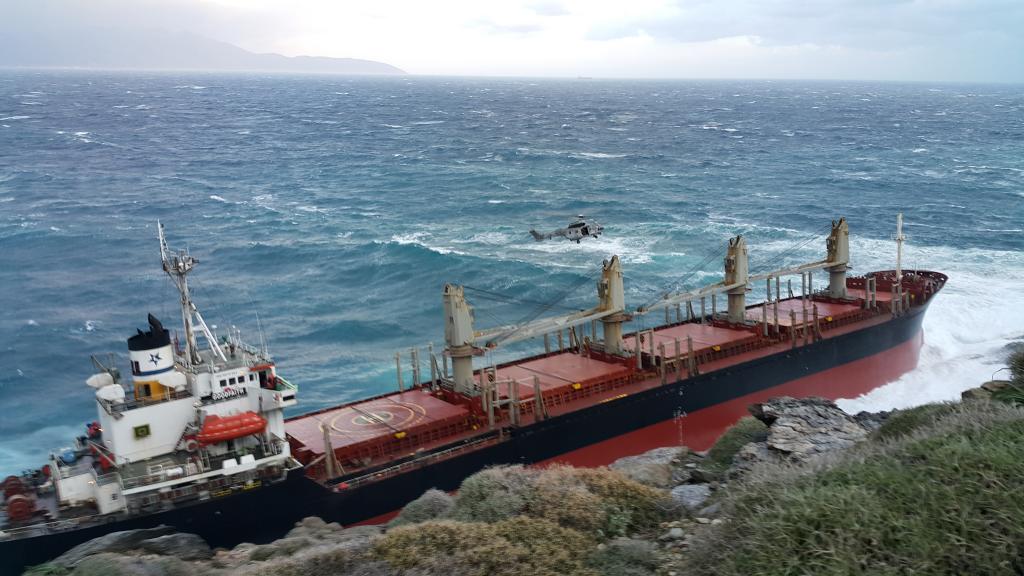 Προσάραξη φορτηγού πλοίου σε ύφαλο στη Λέσβο