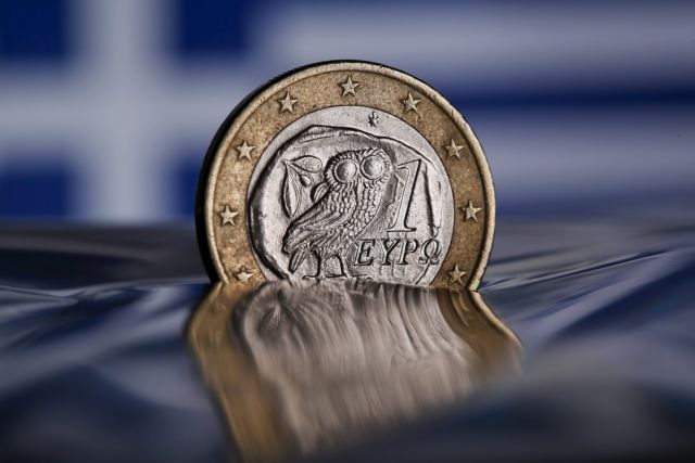 SZ: «Τεστ αντοχής για το ευρώ, ενώ αναζωπυρώνεται και πάλι η διαμάχη για την Ελλάδα»