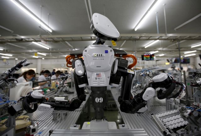 Μπιλ Γκέιτς: Να φορολογούνται τα ρομπότ όπως και οι εργαζόμενοι