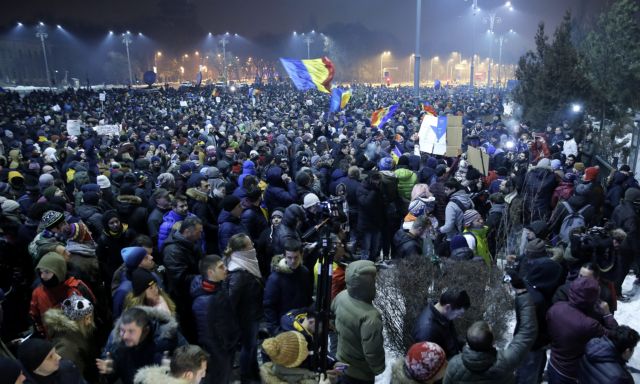 Ρουμανία: Πρωτοφανείς σε όγκο διαδηλώσεις κατά της διαφθοράς