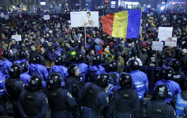 Φουσκώνει το κύμα αντικυβερνητικών διαδηλώσεων στη Ρουμανία
