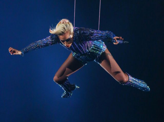 Μοναδικό σόου της Lady Gaga στη σκηνή του Super Bowl