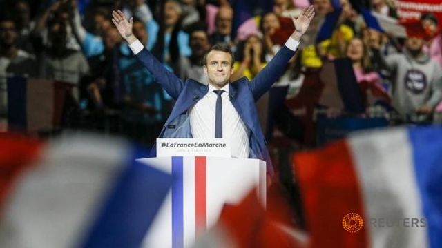 Γαλλία: Ο Μακρόν θα επικρατήσει με άνεση της Λεπέν στον δεύτερο γύρο
