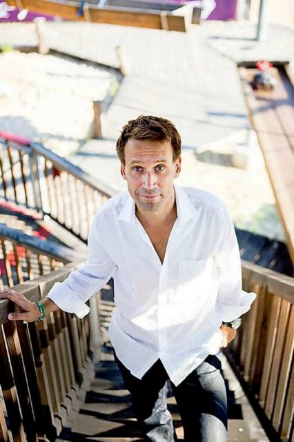 «Πέφτουν, αλλά κρατούν τα χέρια τους για καιρό»