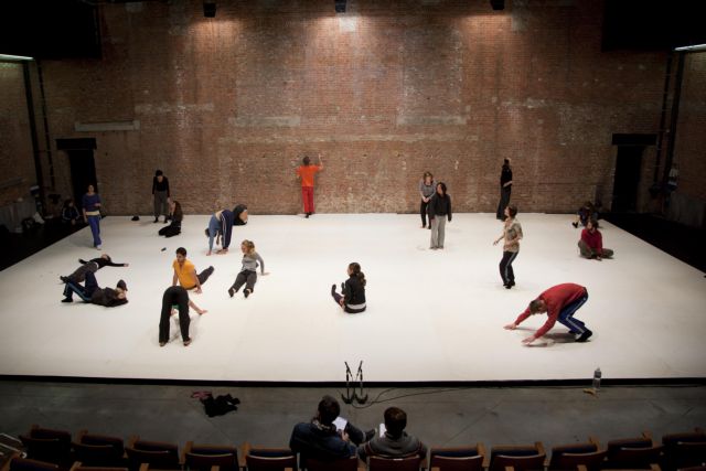 Documenta: επιλέγοντας χορευτές μαζί με τους θεατές στο Θέατρο Τέχνης