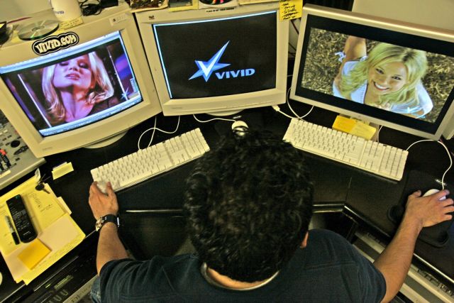 Τρεις τύποι ανθρώπων βλέπουν πορνό στο Ιντερνετ