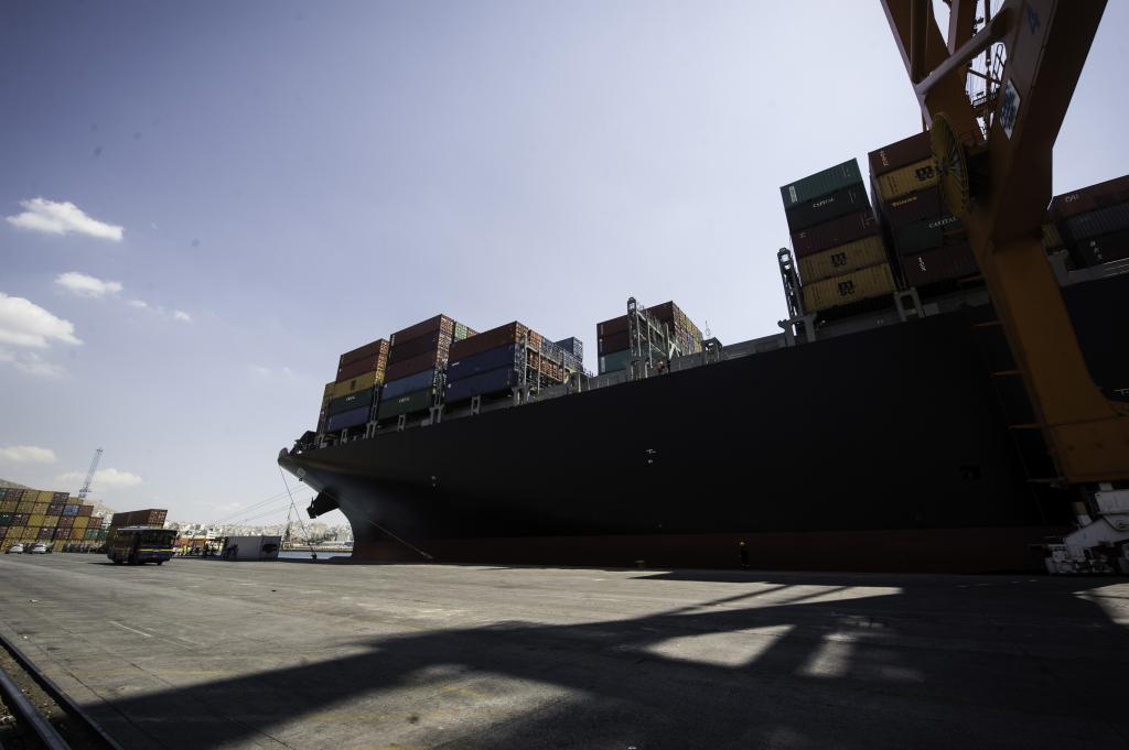 Πρόσκρουση φορτηγού πλοίου στο λιμάνι της Μύρινας στη Λήμνο