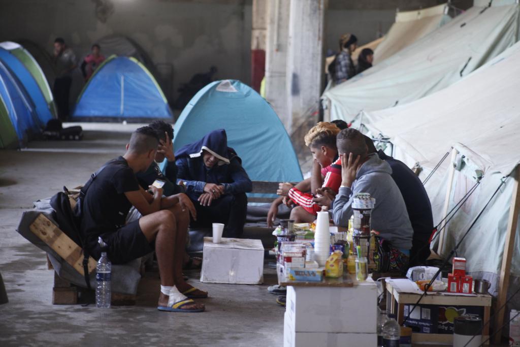 Σημαντική μείωση στις αφίξεις μεταναστών στην Ελλάδα σύμφωνα με τον ΔΟΜ