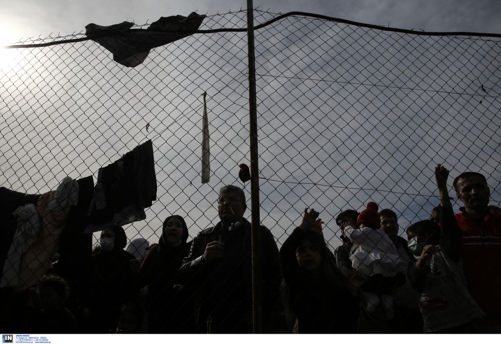 Μειώθηκαν τον Μάρτιο οι εγκλωβισμένοι πρόσφυγες στα νησιά του Β. Αιγαίου