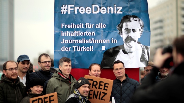 Τουρκία: Σε απομόνωση έθεσαν τον ανταποκριτή της Die Welt