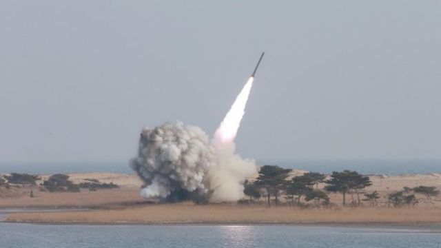 Η Βόρεια Κορέα εκτόξευσε τέσσερις βαλλιστικούς πυραύλους