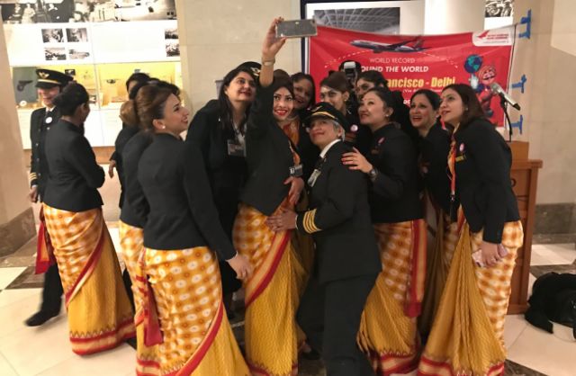 Η Air India πραγματοποίησε την πρώτη πτήση αποκλειστικά με γυναικείο πλήρωμα