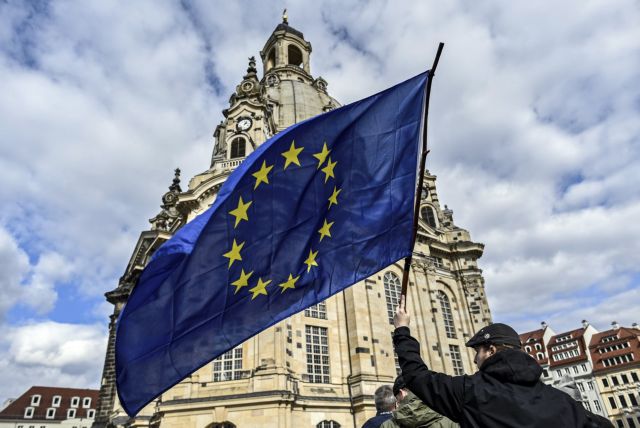 Διαδηλώσεις υπέρ της ΕΕ σε δεκάδες πόλεις