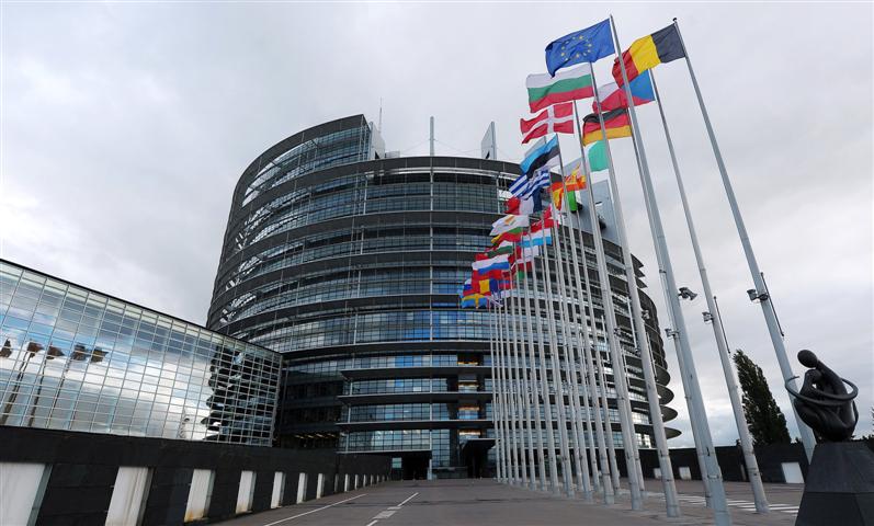 Οι τέσσερις πολιτικές ομάδες της Ευρωβουλής διαπίστωσαν έλλειψη αλληλεγγύης από την ΕΕ προς την Ελλάδα