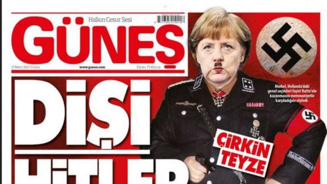 «Χίτλερ στο γυναικείο»: Νέα πρόκληση από τον τουρκικό Τύπο με μοντάζ της Μέρκελ