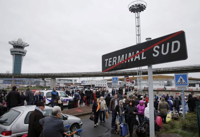 Εκκενώθηκε το αεροδρόμιο Ορλί στο Παρίσι- ένας νεκρός από πυρά αστυνομικών