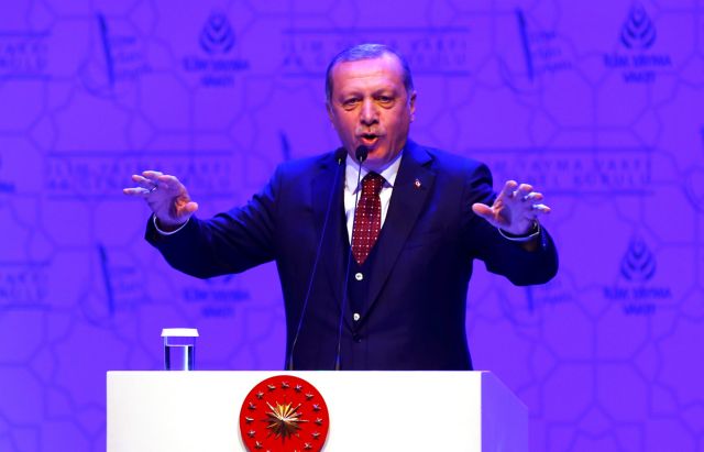 Ερντογάν: «Μπορεί να αναθεωρήσουμε τις σχέσεις μας με την ΕΕ μετά το δημοψήφισμα»
