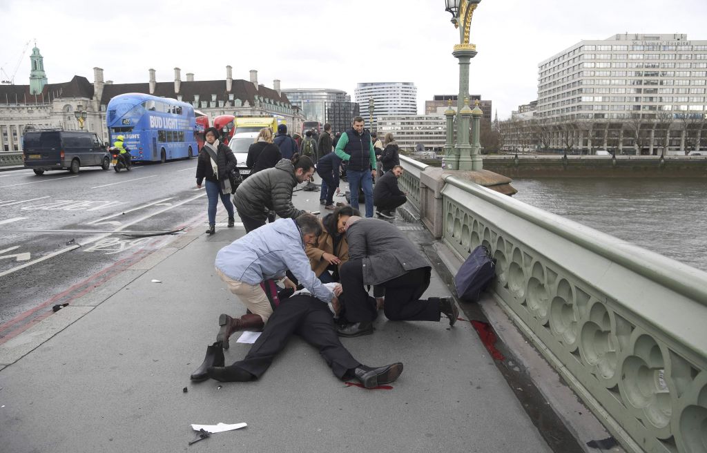 Πανικός στο Λονδίνο από τρομοκρατική επίθεση – Πέντε νεκροί – 40 τραυματίες