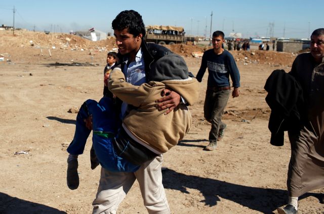 Δεκάδες άμαχοι σκοτώθηκαν από αεροπορικές επιθέσεις στη Μοσούλη