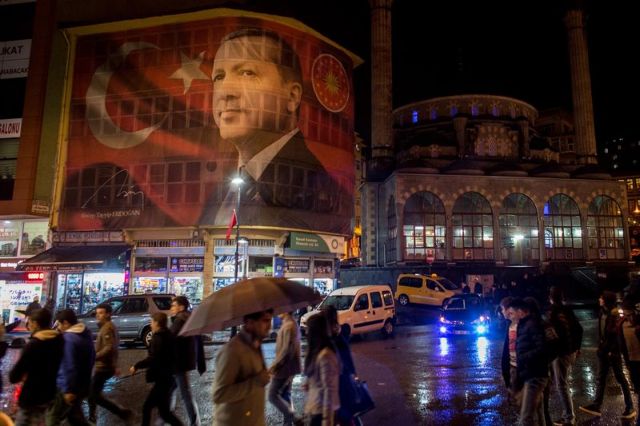 Αμφίρροπο το αποτέλεσμα του δημοψηφίσματος στην Τουρκία