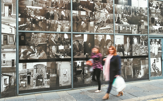 «Εμείς λέμε να μείνουμε»