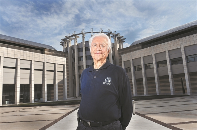 «Τίποτε δεν με αφήνει αδιάφορο στην επιστήμη»