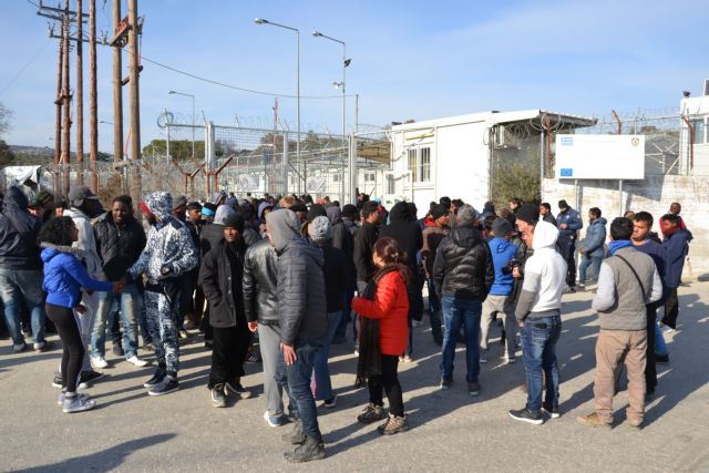 Μετανάστες κατέλαβαν το λιμάνι της Μυτιλήνης – δεν αναχωρούν τα πλοία