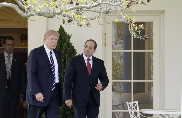 Οταν ο Τραμπ πλέκει το εγκώμιο του αιγύπτιου προέδρου Αλ Σίσι