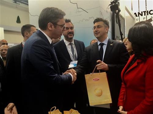 Με μια σοκολάτα η Σερβία επιχειρεί να βάλει τέλος στη διαμάχη με την Κροατία