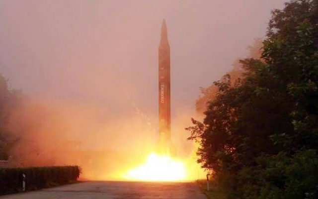 Η Βόρεια Κορέα εκτοξεύει πύραυλο λίγο πριν τη συνάντηση Τραμπ-Σι