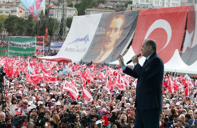 Τουρκία: Προβάδισμα του «ναι» 10 ημέρες πριν από το δημοψήφισμα