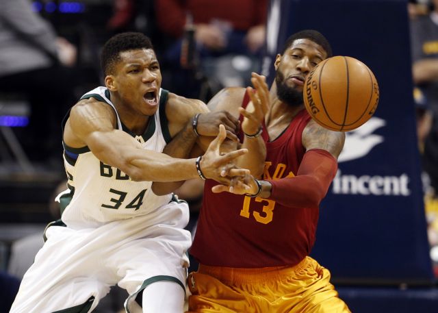 NBA: Ο Αντετοκούνμπο «γιόρτασε» τη βράβευση με triple-double