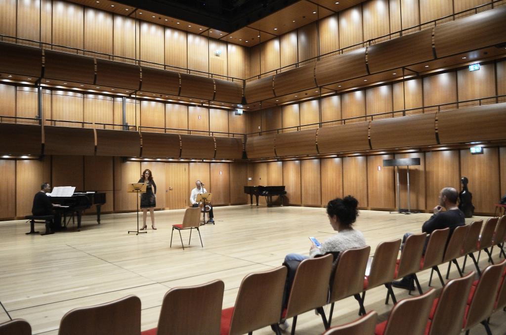 Μία ημέρα στο άδυτο της Λυρικής