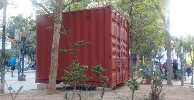 Αντιεξουσιαστές άνοιξαν «ΚΕΠ» στην πλατεία Εξαρχείων