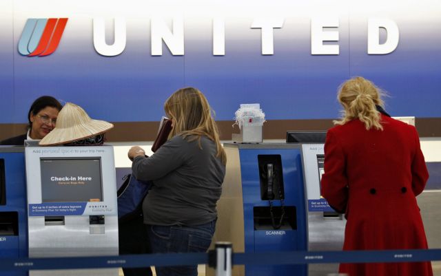 United Airlines: «Δώρο» 10.000 δολάρια σε όποιον παραχωρεί τη θέση του