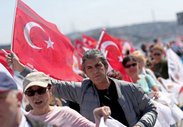 Ακύρωση του δημοψηφίσματος ζητεί η τουρκική αξιωματική αντιπολίτευση