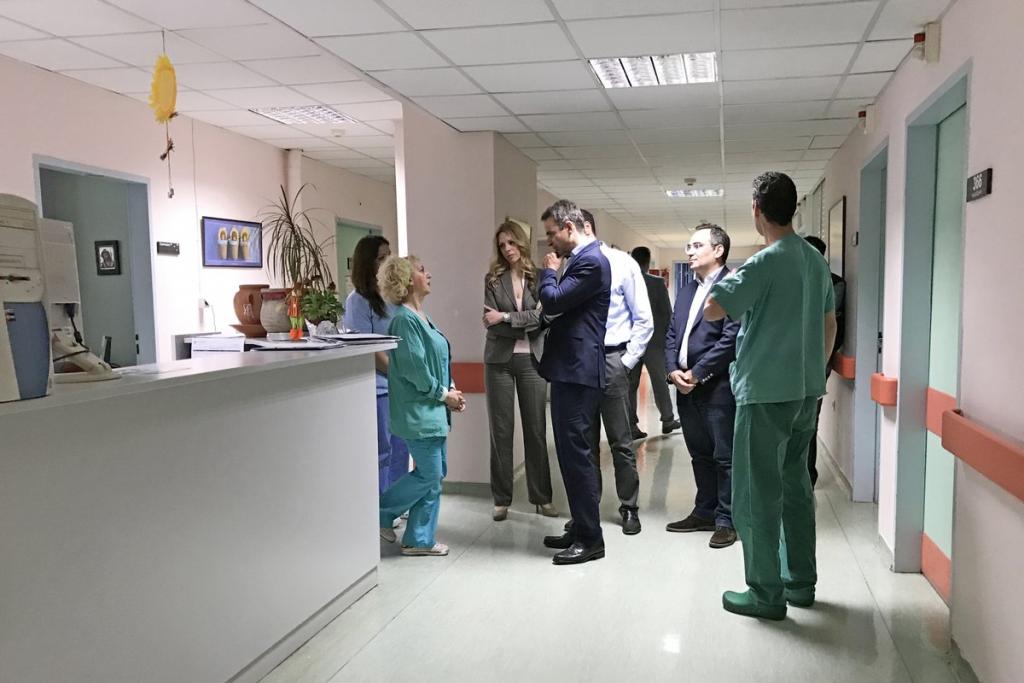 Αιφνιδιαστική επίσκεψη Μητσοτάκη στο νοσοκομείο Παίδων
