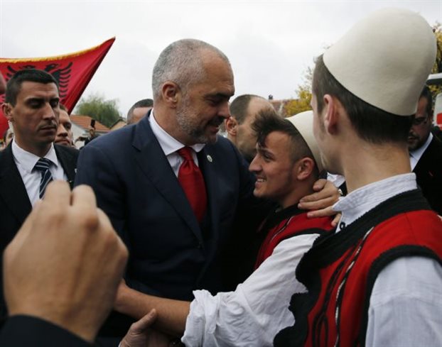 Εντονες αντιδράσεις για το μπαράζ δηλώσεων περί «Μεγάλης Αλβανίας»