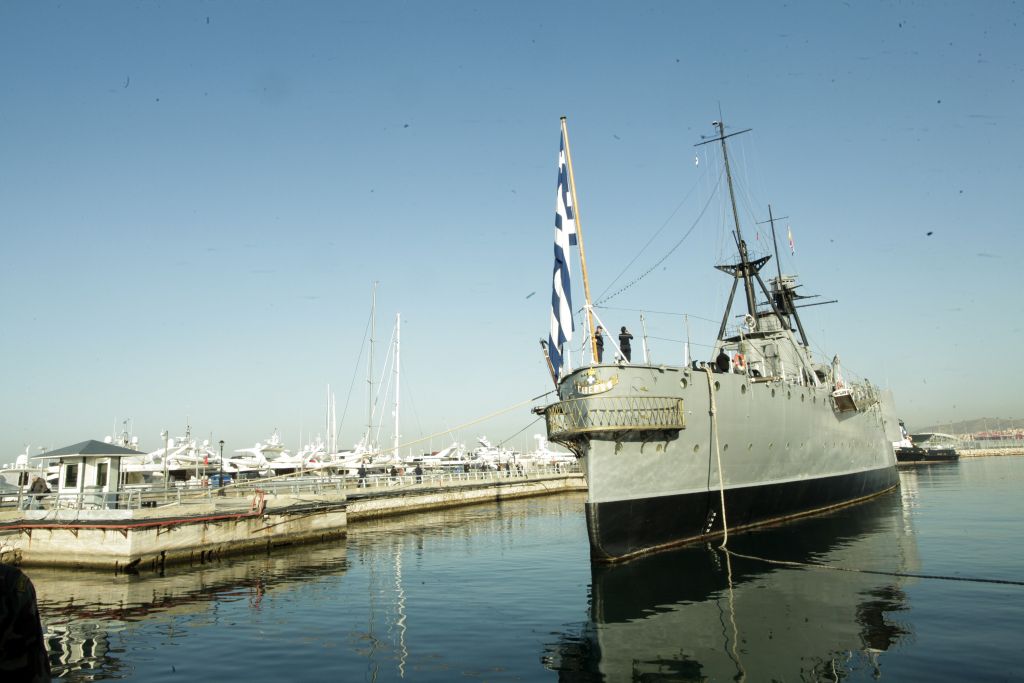 Μετακινείται μετά από 14 χρόνια το θωρηκτό «Αβέρωφ»