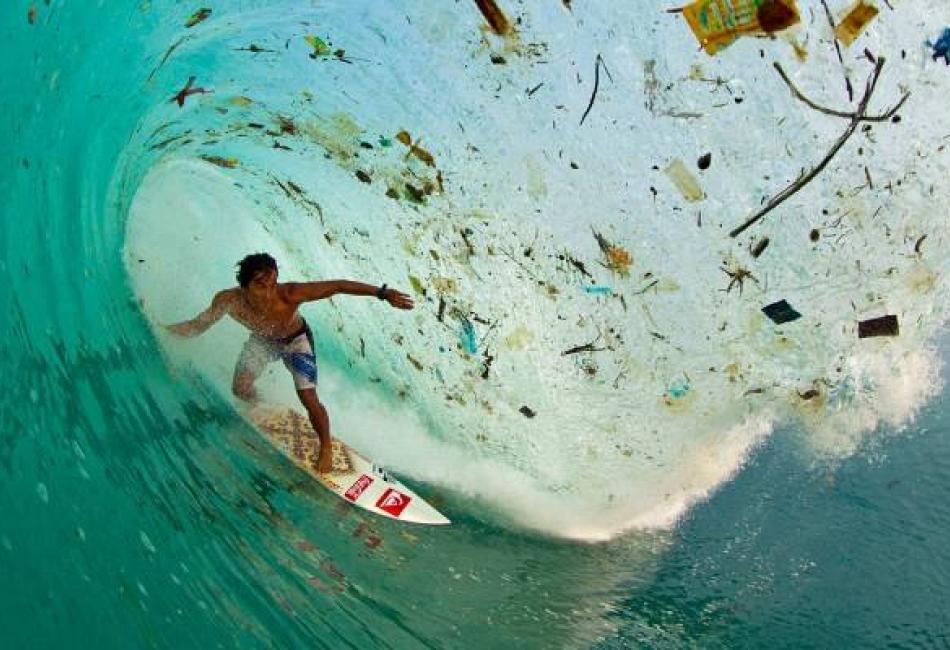 Το 2050 τα πλαστικά θα ξεπεράσουν σε ποσότητα ακόμη και τα αλιεύματα!