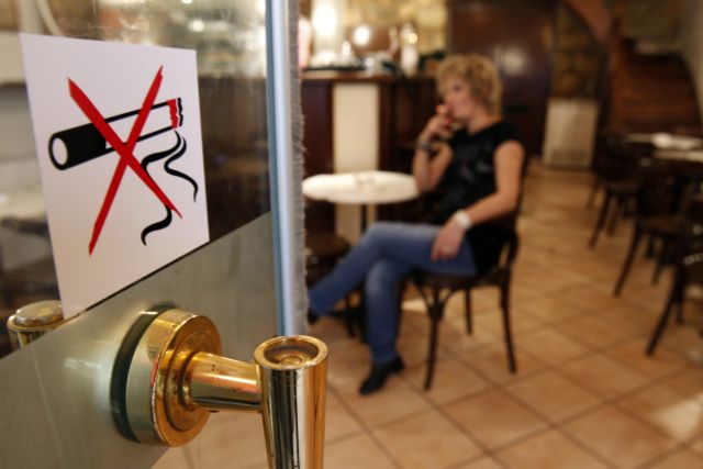 Τρίτη στον κόσμο η Ελλάδα σε ποσοστό γυναικών καθημερινών καπνιστριών