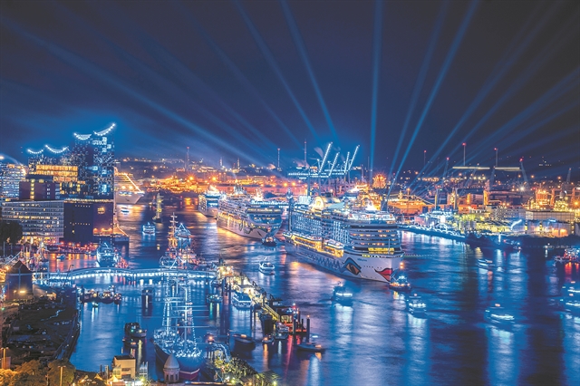 Τι γυρεύει ο Κεμάλ στο Αμβούργο;