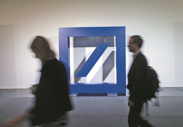 Δασμοί, ομόλογα, αλλά και εμπορικός πόλεμος πίεσαν τις μετοχές