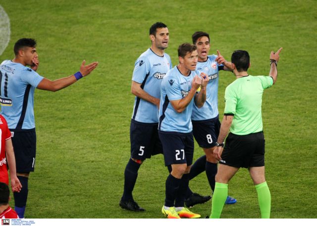 Η Σούπερ Λίγκα κάλεσε σε απολογία Παναθηναϊκό και Ολυμπιακό