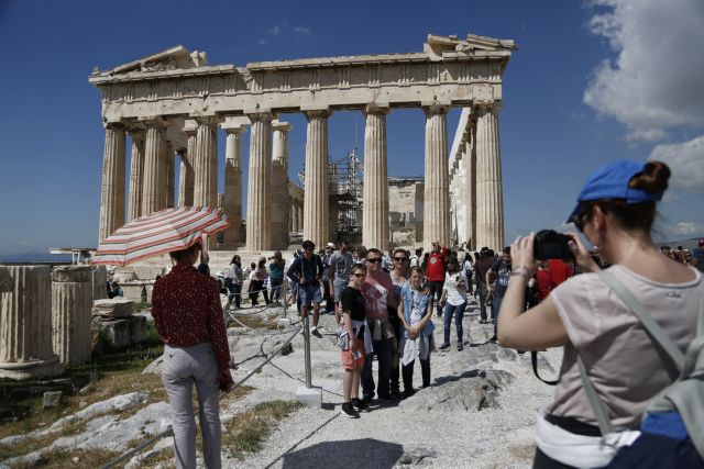 Handelsblatt: 30 εκατ. τουρίστες φέτος στην Ελλάδα