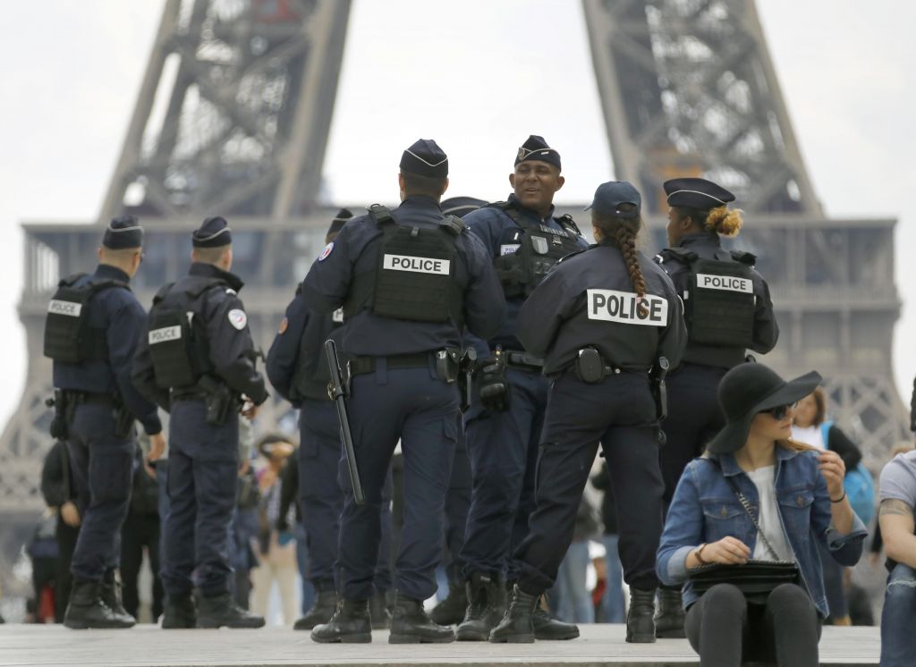 Γαλλία: Παράταση της κατάστασης έκτακτης ανάγκης θα ζητήσει ο Μακρόν