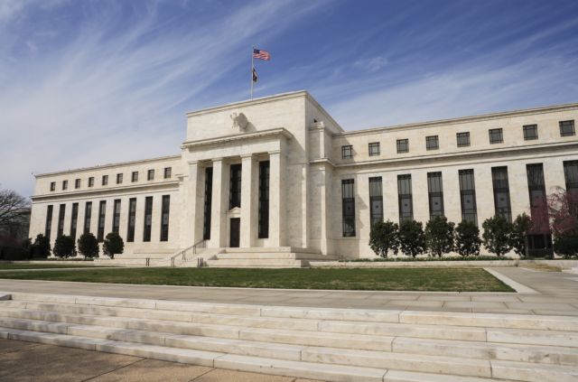 Σταθερά διατήρησε τα επιτόκια η Fed