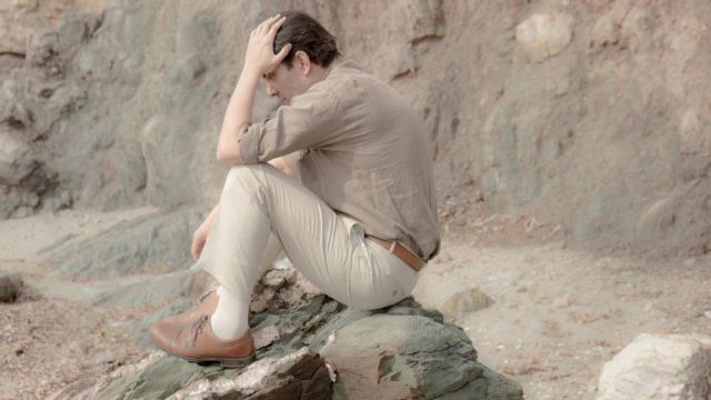 Ο Γεράσιμος Μιχελής πρωταγωνιστεί στο εμβληματικό έργο του Αλμπέρ Καμύ «Ο Ξένος».