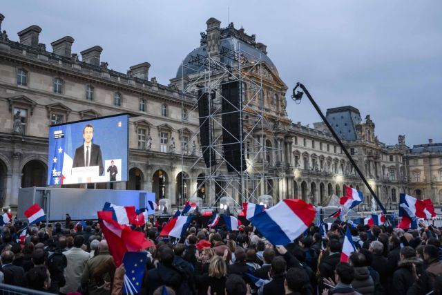 Οι ηγέτες του κόσμου για τη νίκη του Εμανουέλ Μακρόν
