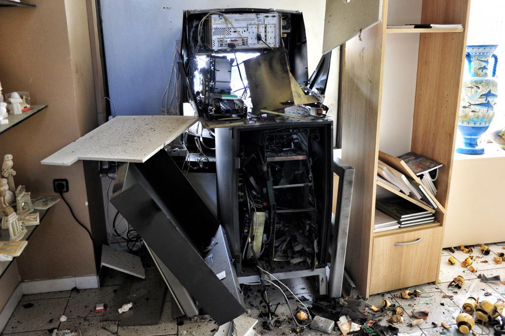 Εύβοια: Ανατίναξαν και διέρρηξαν ATM